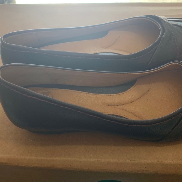 EXCELLENT CONDITION Womens cushioned slight wedge flats! - Picture 4 of 5